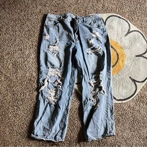 Distressed baggy jeans